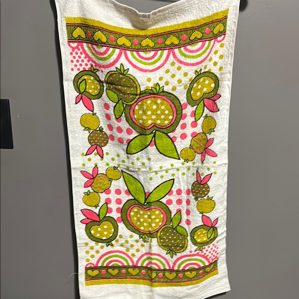 New Vintage Apple retro  Fruit Pattern Towel